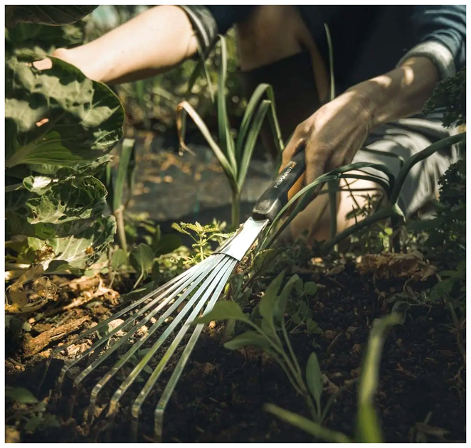 Грабли веерные нержавеющая сталь 44.3 см для уборки Fiskars LS-1274 - изображение 5
