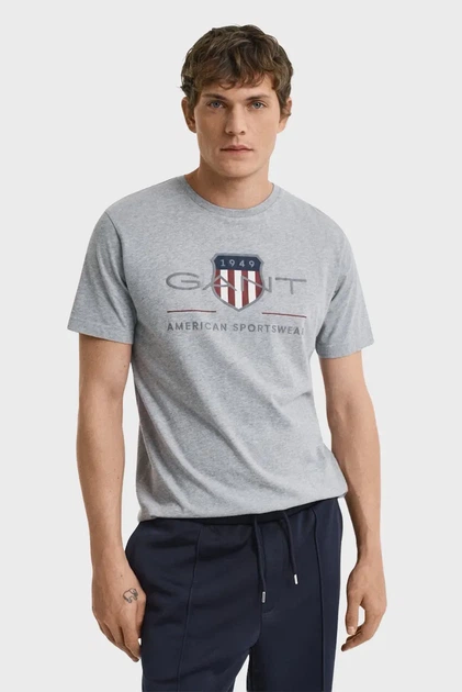 Чоловіча сіра футболка REG ARCHIVE SHIELD SS T-SHIRT Gant M 2003199 - Фото 1 Чоловіча сіра футболка REG ARCHIVE SHIELD SS T-SHIRT Gant M 2003199 - изображение 1