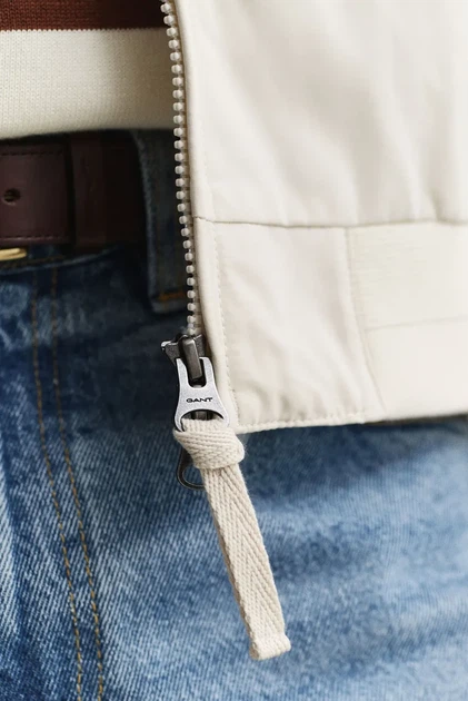 Чоловіча біла куртка LIGHTWEIGHT Gant S 7006600 - Фото 5 Чоловіча біла куртка LIGHTWEIGHT Gant S 7006600 - изображение 5