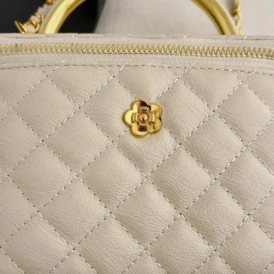 Стеганая мини-сумочка «Petite Luxe». Коричневый - Фото 3 Стеганая мини-сумочка «Petite Luxe». Коричневый - изображение 3