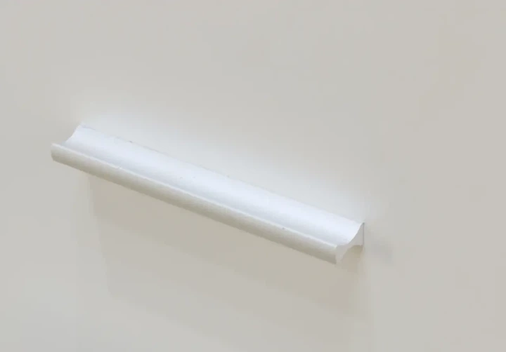Туалетний столик Ekspand TL08-BL808-LED-BIALA з дзеркалом і LED-підсвічуванням білий - Фото 8 Туалетний столик Ekspand TL08-BL808-LED-BIALA з дзеркалом і LED-підсвічуванням білий - зображення 8