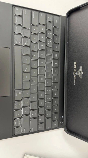 Преміум чохол-клавіатура ESR Rebound Magnetic Keyboard Case 360 для iPad Air 13" (2024 / 2025) Black (Сток з Німеччини) - зображення 11