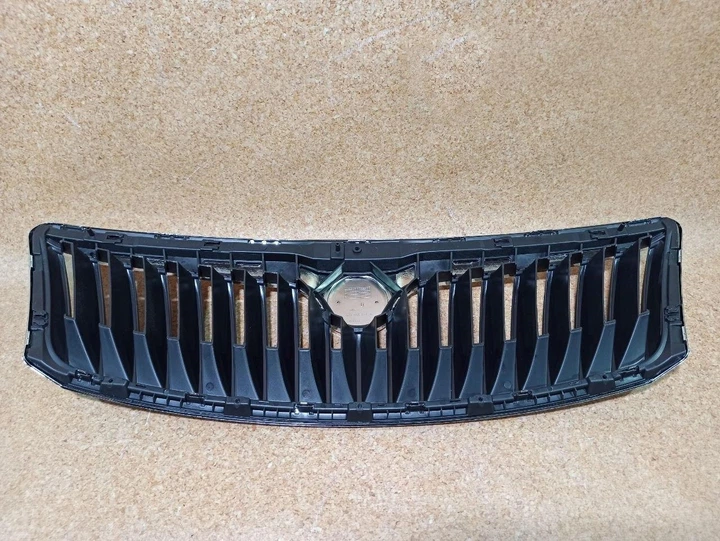 Решетка радиатора хром аналог 1Z0853651C Шкода (Skoda) Октавия А5 Скаут - изображение 2