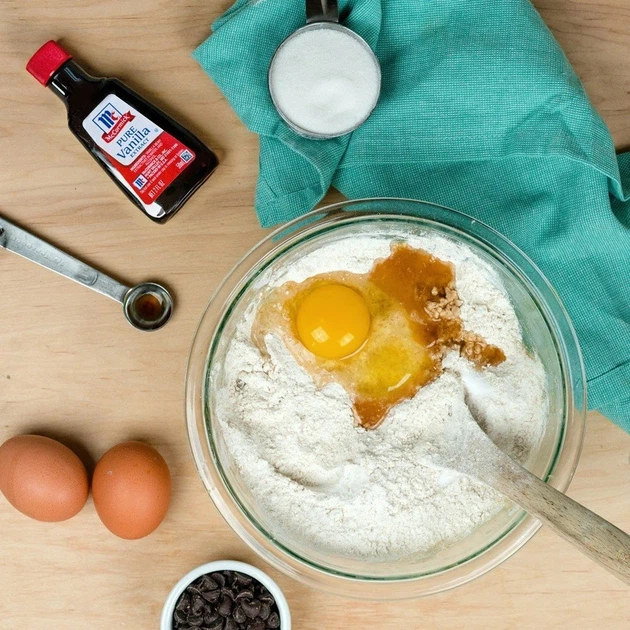 Екстракт ванілі McCormick Pure Vanilla Extract чистий 29 мл - Фото 6 Екстракт ванілі McCormick Pure Vanilla Extract чистий 29 мл - зображення 6