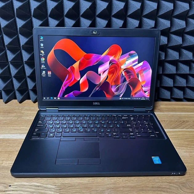Ноутбук Б-клас Dell Latitude E5550 / 15.6" (1920x1080) TN / Intel Core i5-5300U (2 (4) ядра по 2.3 - 2.9 GHz) / 8 GB DDR3 / 128 GB SSD / nVidia GeForce 830M, 2 GB DDR3, 64-bit / WebCam / Win 10 б/в - Фото 2 Ноутбук Б-клас Dell Latitude E5550 / 15.6" (1920x1080) TN / Intel Core i5-5300U (2 (4) ядра по 2.3 - 2.9 GHz) / 8 GB DDR3 / 128 GB SSD / nVidia GeForce 830M, 2 GB DDR3, 64-bit / WebCam / Win 10 б/в - зображення 2