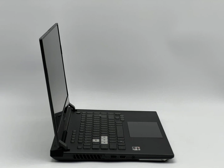 Игровой ноутбук Б-класс Asus ROG Strix G513QM-WS96 / 15.6" (1920x1080) IPS / AMD Ryzen 9 5900HX (8 (16) ядер по 3.3 - 4.6 GHz) / 16 GB DDR4 / 960 GB SSD / nVidia GeForce RTX 3060, 6 GB GDDR6, 192-bit / NoWebCam б/у + Подарок Мышь HOCO GM28 - изображение 3