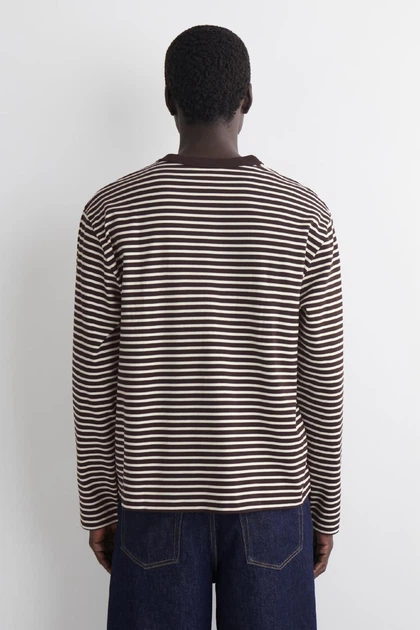 Лонгслів чоловічий COS relaxed jersey interlock long-sleeved t-shirt 1261873016 L Біло-коричневий - Фото 2 Лонгслів чоловічий COS relaxed jersey interlock long-sleeved t-shirt 1261873016 L Біло-коричневий - изображение 2