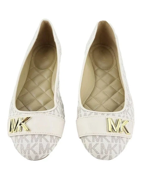 Жіночі балетки Michael Kors Jilly Ballet Flat на низькому каблучку класичні елегантні з монограмою кремові 37 - Фото 2 Жіночі балетки Michael Kors Jilly Ballet Flat на низькому каблучку класичні елегантні з монограмою кремові 37 - зображення 2
