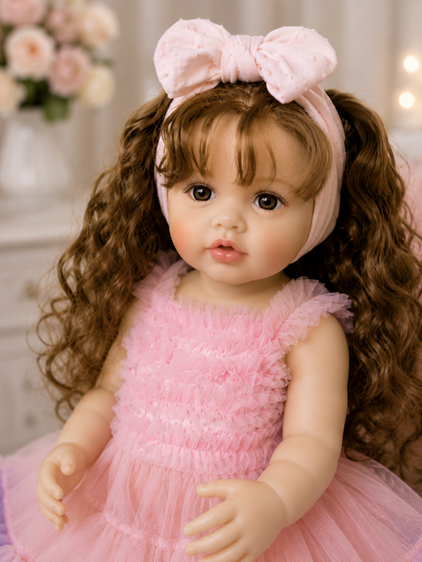 Лялька Reborn Baby Doll Monika 55 см вінілова дівчинка з кучерявим волоссям та аксесуарами, можна купати - изображение 3