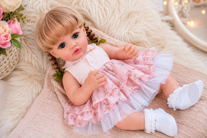 Реалістична лялька Reborn Baby Doll Sandy 55 см – вінілова дівчинка з волоссям та аксесуарами, можна купати (RB076) - Фото 3 Реалістична лялька Reborn Baby Doll Sandy 55 см – вінілова дівчинка з волоссям та аксесуарами, можна купати (RB076) - изображение 3
