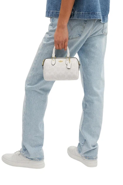 Женская сумка Coach Mini Rowan Crossbody In Signature Canvas White CS183 - Фото 5 Женская сумка Coach Mini Rowan Crossbody In Signature Canvas White CS183 - изображение 5