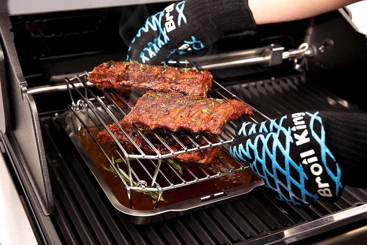 Захисна рукавичка для гриля Broil King 60974 арамідна тканина 29,5х17,5 см - Фото 3 Захисна рукавичка для гриля Broil King 60974 арамідна тканина 29,5х17,5 см - зображення 3
