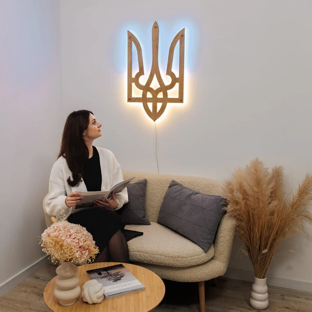 Настенное декоративное панно Герб Украины (Трезубец) с LED-подсветкой деревянный, голд, 36×60 см, сине-жёлтый свет - Фото 9 Настенное декоративное панно Герб Украины (Трезубец) с LED-подсветкой деревянный, голд, 36×60 см, сине-жёлтый свет - изображение 9