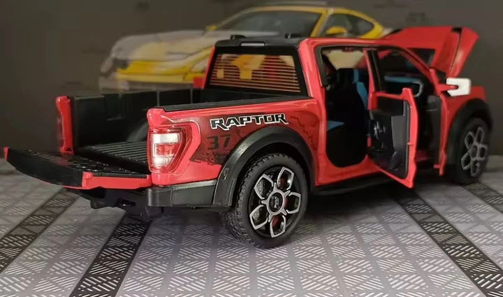 Масштабная модель автомобиля Ford F-150 Raptor 1:20. Металлическая инерционная машинка. Звуковые и световые эффекты Красный - изображение 3