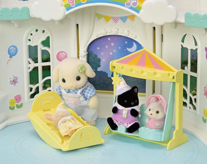 Ігровий набір Sylvanian Families Дитячий садок 5743 (5743) - Фото 12 Ігровий набір Sylvanian Families Дитячий садок 5743 (5743) - зображення 12