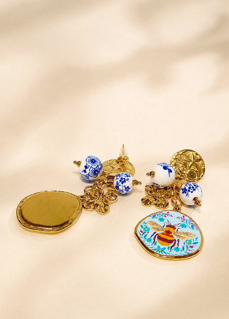 Сережки Bee Garden Majolica з декоративними підвісками золотисті di classe 7-2030 - One size - золотистий - Фото 3 Сережки Bee Garden Majolica з декоративними підвісками золотисті di classe 7-2030 - One size - золотистий - изображение 3