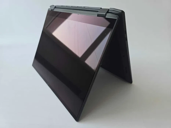 Ноутбук MSI Summit 16 AI (2025) Ryzen AI 9 365/RAM 32GB/SSD 1TB/QHD 165Hz/WIN 11 Б\В - Уцінка - Фото 4 Ноутбук MSI Summit 16 AI (2025) Ryzen AI 9 365/RAM 32GB/SSD 1TB/QHD 165Hz/WIN 11 Б\В - Уцінка - зображення 4