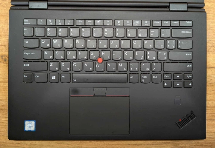 Ноутбук-трансформер Б-класс Lenovo ThinkPad X1 Yoga 3rd / 14" (2560x1440) IPS / Intel Core i7-8650U (4 (8) ядра по 1.9 - 4.2 GHz) / 16 GB DDR3 / 256 GB SSD / Intel UHD Graphics 620 / WebCam / Fingerprint / Windows 10 б/у + Подарок Флэш - USB 32 GB - Фото 3 Ноутбук-трансформер Б-класс Lenovo ThinkPad X1 Yoga 3rd / 14" (2560x1440) IPS / Intel Core i7-8650U (4 (8) ядра по 1.9 - 4.2 GHz) / 16 GB DDR3 / 256 GB SSD / Intel UHD Graphics 620 / WebCam / Fingerprint / Windows 10 б/у + Подарок Флэш - USB 32 GB - изображение 3