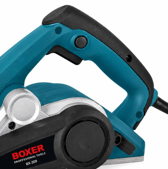 Электрорубанок BOXER BX209 1950 Вт 82 мм с регулировкой глубины строгания системой отвода пыли и скоростью 16000 об мин для обработки древесины - Фото 8 Электрорубанок BOXER BX209 1950 Вт 82 мм с регулировкой глубины строгания системой отвода пыли и скоростью 16000 об мин для обработки древесины - изображение 8