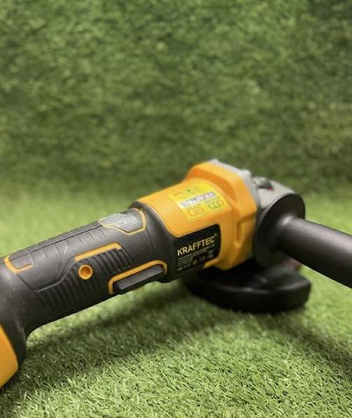Аккумуляторная болгарка Krafftec DCG 413 48 В 6 Аг бесщеточная КШМ 125 мм с двумя аккумуляторами регулировкой оборотов и кейсом - изображение 7