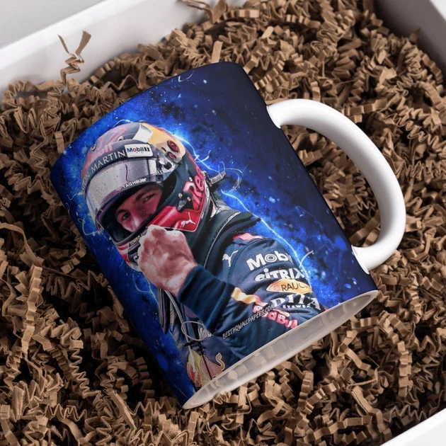 Чашка черная хамелеон с блестками матовая Формула 1 Макс Ферстаппен Max Verstappen F1 330 мл (ФО00371) - Фото 1 Чашка черная хамелеон с блестками матовая Формула 1 Макс Ферстаппен Max Verstappen F1 330 мл (ФО00371) - изображение 1