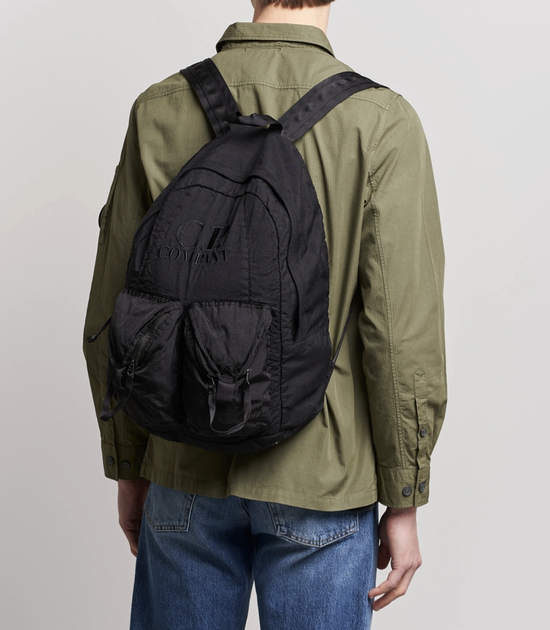 Рюкзак C.P. Company Taylon P Nylon Backpack с вышитым логотипом в чёрном цвете. - Фото 1 Рюкзак C.P. Company Taylon P Nylon Backpack с вышитым логотипом в чёрном цвете. - изображение 1