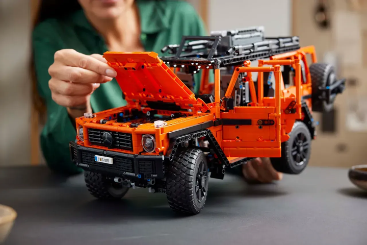 Конструктор Technic: Внедорожник Mercedes-Benz G 500 2891 деталь — Модель 42177 - изображение 6