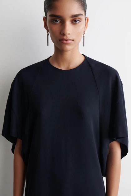 Сукня жіноча COS sculptural draped midi dress 1304884001 Eur 32 Синій - Фото 2 Сукня жіноча COS sculptural draped midi dress 1304884001 Eur 32 Синій - изображение 2