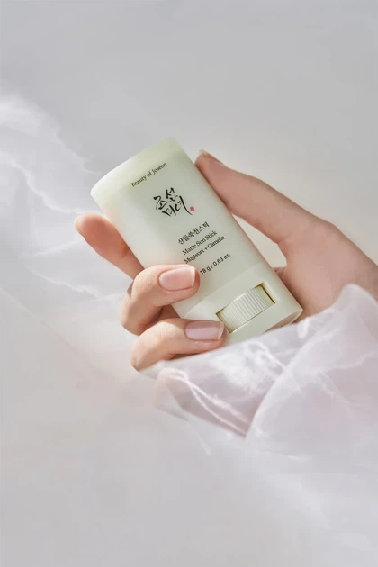 Сонцезахисний стік для обличчя BEAUTY OF JOSEON Matte Sun Stick Mugwort + Camelia SPF50+ PA++++ 18 г — матуючий сонцезахисний стік - изображение 5