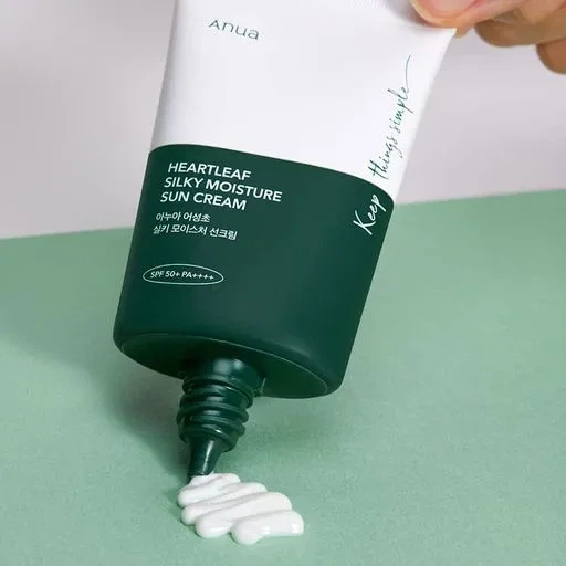 Сонцезахисний крем для обличчя Anua Heartleaf Silky Moisture Sun Cream SPF 50+ PA++++ 50 мл 8809640733185 - Фото 2 Сонцезахисний крем для обличчя Anua Heartleaf Silky Moisture Sun Cream SPF 50+ PA++++ 50 мл 8809640733185 - зображення 2