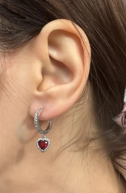 Срібні сережки Pandora "Червоне серце" 925 проба — Кульчики Пандора з камінням на подарунок Мамі чи Дівчині - Фото 7 Срібні сережки Pandora "Червоне серце" 925 проба — Кульчики Пандора з камінням на подарунок Мамі чи Дівчині - зображення 7