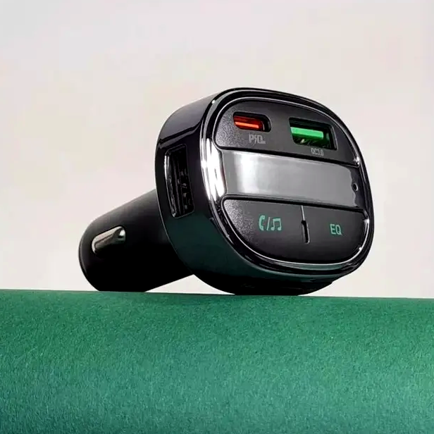 FM-трансмітер Hoco E70 Bluetooth для автомобіля зі швидким заряджанням 30 Вт 3 порти USB Type-C і microSD - зображення 5