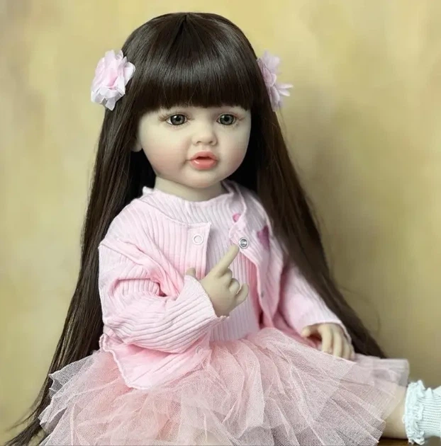 Лялька Reborn Baby Doll Olivia 55 см у рожевій сукні вінілова з волоссям та аксесуарами, можна купати - изображение 5