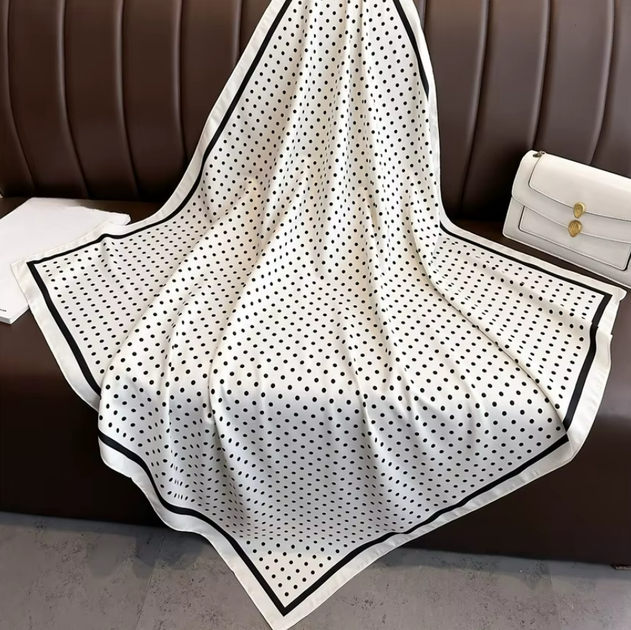Шовкова хустка в горошок 90*90 см біла - Фото 5 Шовкова хустка в горошок 90*90 см біла - зображення 5