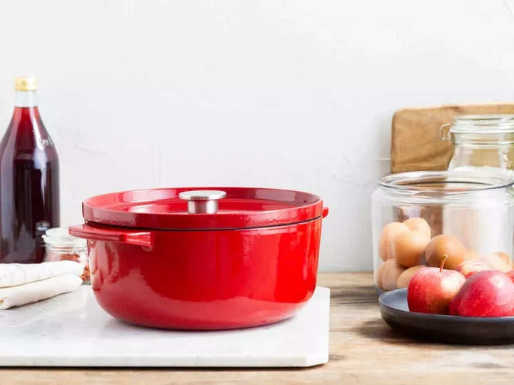 Каструля чавунна з кришкою KitchenAid 26 см 5,2 л червона (CC006060-001) - зображення 5