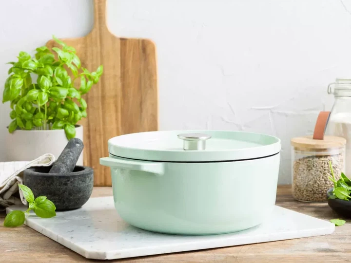 Каструля чавунна з кришкою KitchenAid 22 см 3,3 л колір фісташковий (CC007433-001) - зображення 5