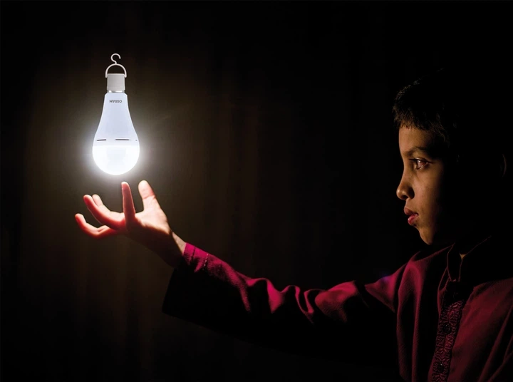Світлодіодна лампа OSRAM LED E27 8Вт 806Лм 4000К A60 акумуляторна (4099854190131) - Фото 4 Світлодіодна лампа OSRAM LED E27 8Вт 806Лм 4000К A60 акумуляторна (4099854190131) - изображение 4