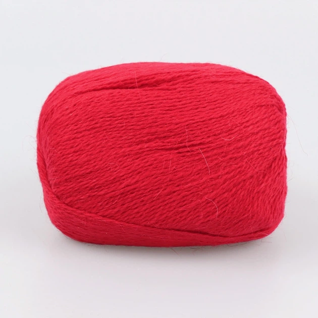 Пряжа из Норки, Красный №810, 50 г/350 м, с дополнительной нитью для вязания - Фото 3 Пряжа из Норки, Красный №810, 50 г/350 м, с дополнительной нитью для вязания - изображение 3