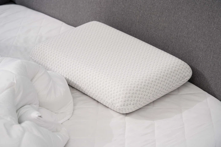 Подушка ортопедична Ardesto Sleepwell 60х40х12см піна меморі (ART6040CLP) - Фото 4 Подушка ортопедична Ardesto Sleepwell 60х40х12см піна меморі (ART6040CLP) - зображення 4