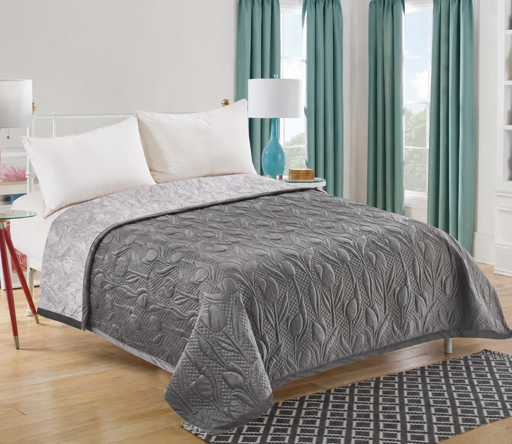 Покрывало велюровое COLORFUL VELURE COVER QUILTED принт цветы, 220x230 Темно-серый - Фото 2 Покрывало велюровое COLORFUL VELURE COVER QUILTED принт цветы, 220x230 Темно-серый - изображение 2