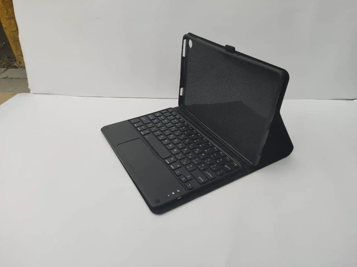 Чехол с клавиатурой и подсветкой для планшета Lenovo M10 Plus No name - Фото 1 Чехол с клавиатурой и подсветкой для планшета Lenovo M10 Plus No name - изображение 1