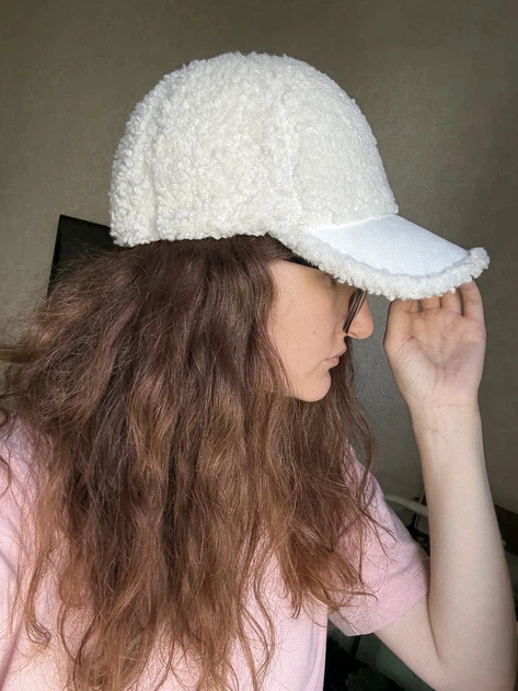 Кепка бейсболка тепла жіноча Тедді баранчик із вушками Молочний - Фото 7 Кепка бейсболка тепла жіноча Тедді баранчик із вушками Молочний - зображення 7