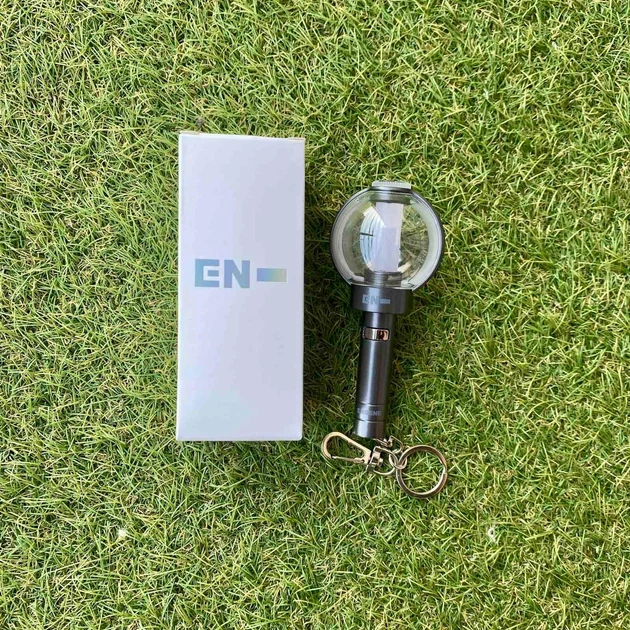 Лайтстик Энхайпен Светящийся Брелок подвеска Lightstick ENHYPEN Ver. 2 12см Light stick Kpop мини формат - Фото 5 Лайтстик Энхайпен Светящийся Брелок подвеска Lightstick ENHYPEN Ver. 2 12см Light stick Kpop мини формат - изображение 5