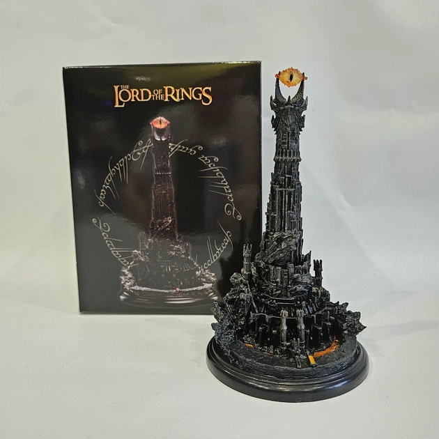 Колекційна фігурка Око Саурона The Lord of the Rings Володар Перснів 18 см висота деталізована модель Темна Вежа Барад-дур з вогненним оком для шанувальників темного фентезі та творчості Толкіна ПВХ ABS статуетка декор для інтер’єру - зображення 9
