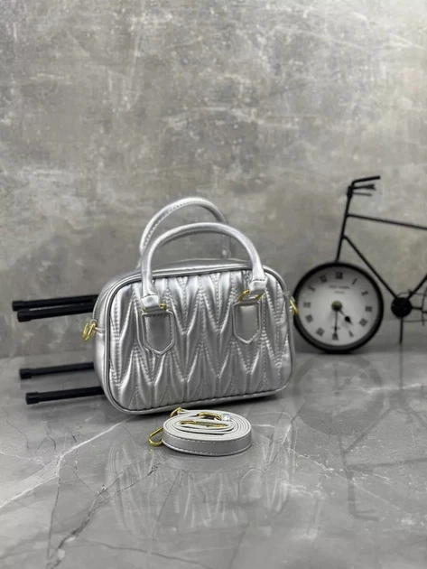 Жіноча сумка крос-боді Miu miu 18119 срібляста - Фото 3 Жіноча сумка крос-боді Miu miu 18119 срібляста - зображення 3
