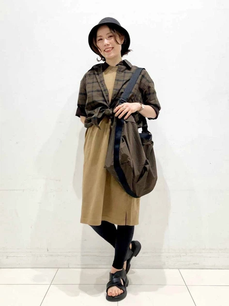 Платье-футболка миди осеннее женское Uniqlo 284818010 M Коричневое (1160755647) - изображение 2