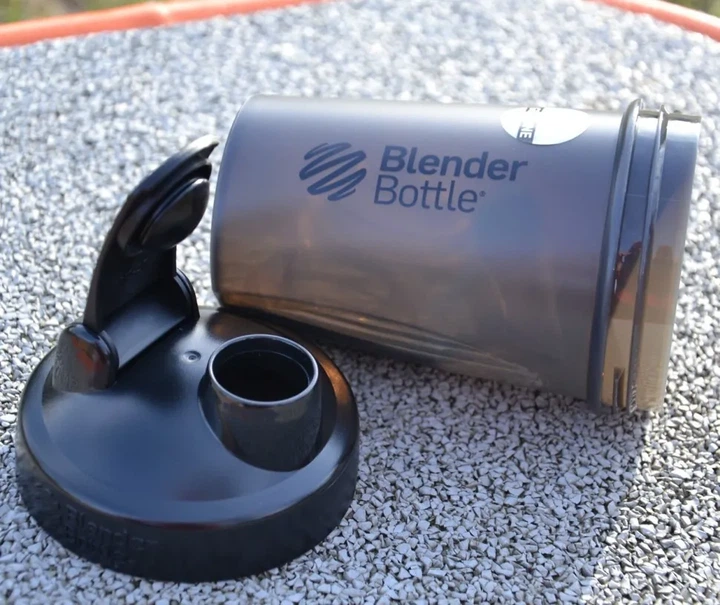 Шейкер спортивний BlenderBottle Original Classic 20oz/590ml Black (PP_Classic 20oz Black) - изображение 6