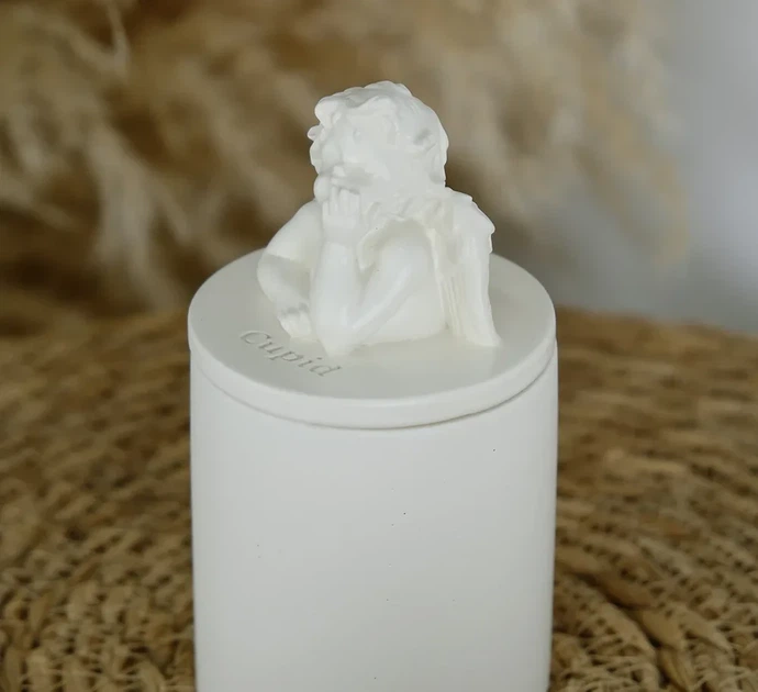 Аромасвічка CUPID SANTAL BEIGE 100% WOOD WAX 165g 35h Гранд Презент NAC 1102 - Фото 4 Аромасвічка CUPID SANTAL BEIGE 100% WOOD WAX 165g 35h Гранд Презент NAC 1102 - изображение 4
