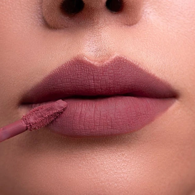Оксамитова матова помада ZOLA VELOUR LIP SOUFFLE 05 COZY PINK - Фото 2 Оксамитова матова помада ZOLA VELOUR LIP SOUFFLE 05 COZY PINK - зображення 2