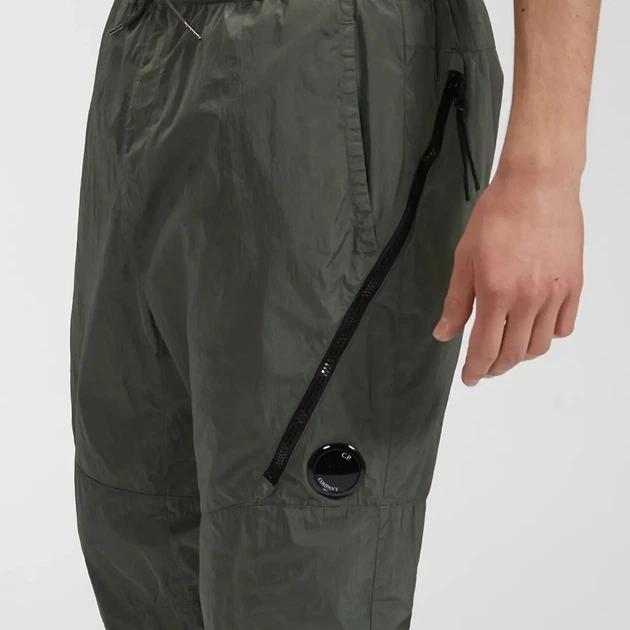 Спортивные карго-штаны C.P. Company (2XL) зеленого цвета. - Фото 2 Спортивные карго-штаны C.P. Company (2XL) зеленого цвета. - изображение 2